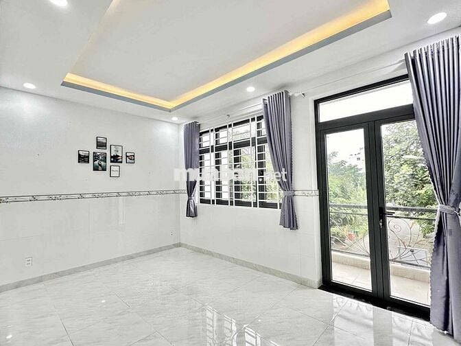 Phòng ban công, KDC 13E Intresco, Bình Chánh, sau ĐH Văn Hiến, UEH