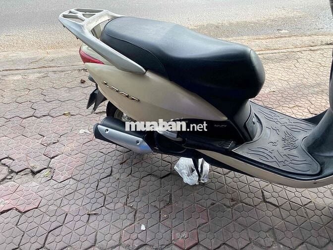 Honda Lead đá chống tắt máy