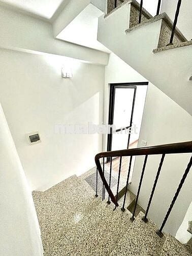 Nhà mới, ngõ nông, gần ô tô, 4 phòng ngủ, 37m2, chỉ 6.35 tỷ