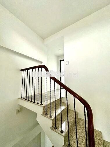 Nhà mới, ngõ nông, gần ô tô, 4 phòng ngủ, 37m2, chỉ 6.35 tỷ
