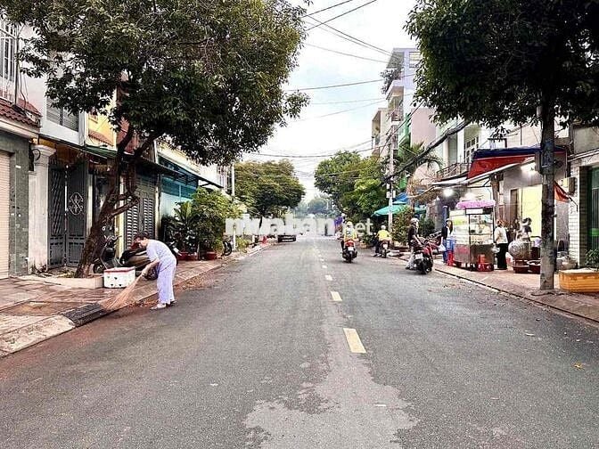 Nhà [ 8 x 10] 1 lầu (3PN) hẻm 8m thông ,đuòng Lê Văn Quới