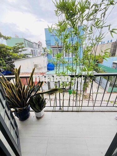 PHÒNG BAN CÔNG FULL NỘI THẤT -CẠNH QUẬN 7
