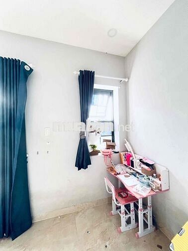 PHÒNG BAN CÔNG FULL NỘI THẤT -CẠNH QUẬN 7