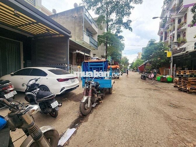 Nhà 4 Tầng 6 x 19 Mặt tiền Chợ Nông Sản Đầu Mối Thủ Đức