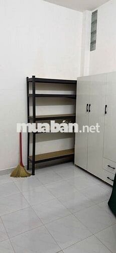 Phòng cho thuê có nội thất cửa sổ trời giá rẻ gần chợ Phạm Văn Bạch
