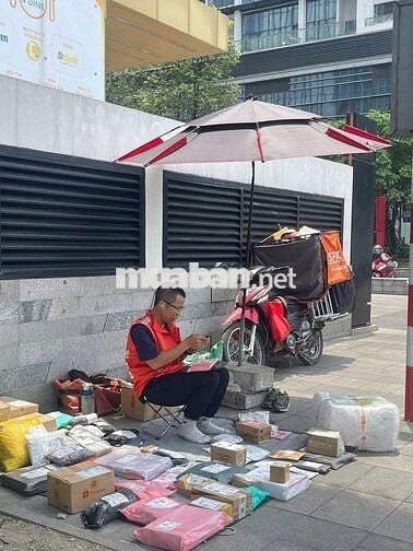 Nhân viên giao hàng Đống Đa