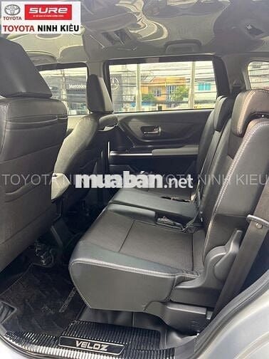Toyota Veloz Cross Top 2025 Bạc 27.000 Km