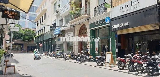 CHO THUÊ NHÀ MẶT TIỀN NGANG 8M KHU PHỐ NHẬT QUẬN 1