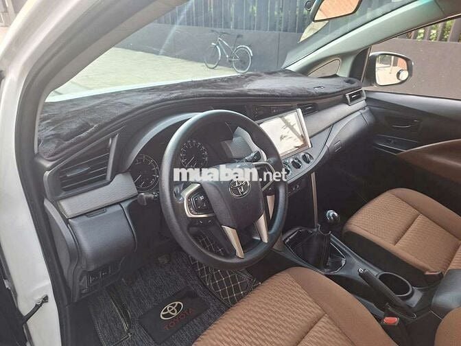 Toyota Innova E 2017 Số sàn Trắng