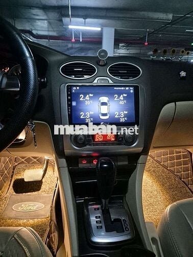 Ford Focus Ghia 2.0 Sedan bản full 2011 Vàng cát