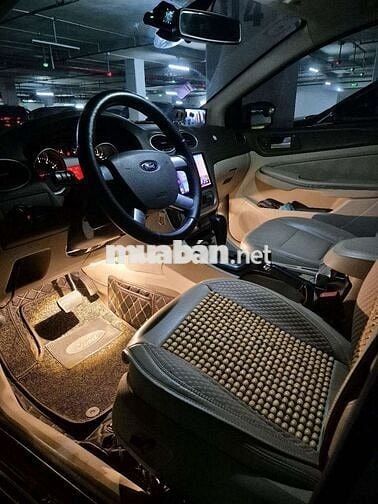 Ford Focus Ghia 2.0 Sedan bản full 2011 Vàng cát
