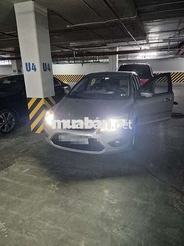 Ford Focus Ghia 2.0 Sedan bản full 2011 Vàng cát