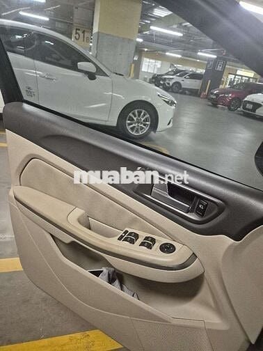 Ford Focus Ghia 2.0 Sedan bản full 2011 Vàng cát