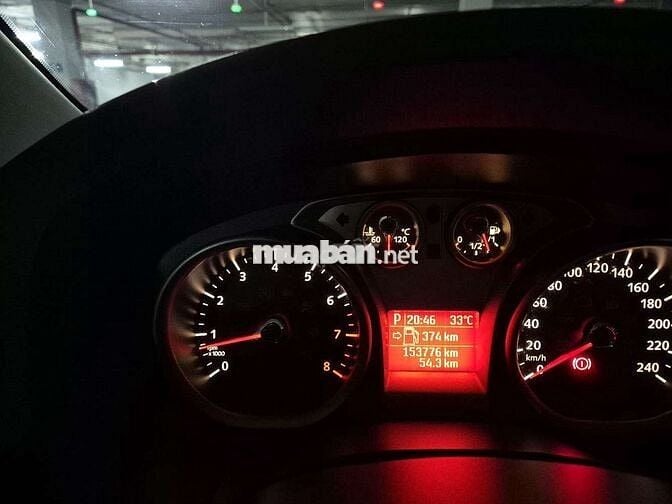 Ford Focus Ghia 2.0 Sedan bản full 2011 Vàng cát