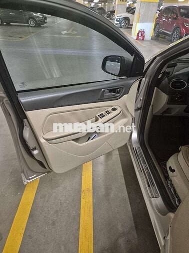 Ford Focus Ghia 2.0 Sedan bản full 2011 Vàng cát
