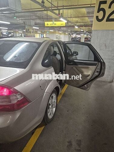 Ford Focus Ghia 2.0 Sedan bản full 2011 Vàng cát