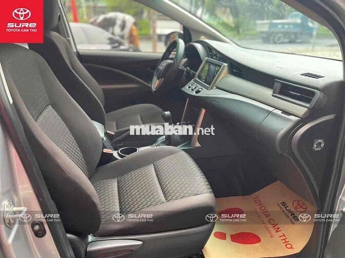 Toyota Innova E MT 2023 Bạc 8.000 km CHÍNH HÃNG