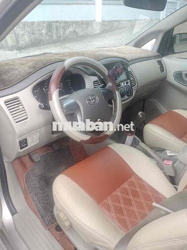 Toyota Innova 2015 Vàng cát 7 chỗ