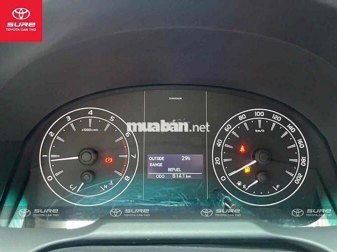 Toyota Innova E MT 2023 Bạc 8.000 km CHÍNH HÃNG