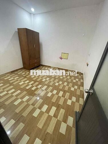 nhà ngay võ trần toản 2p ,2wc 5tr5/thang