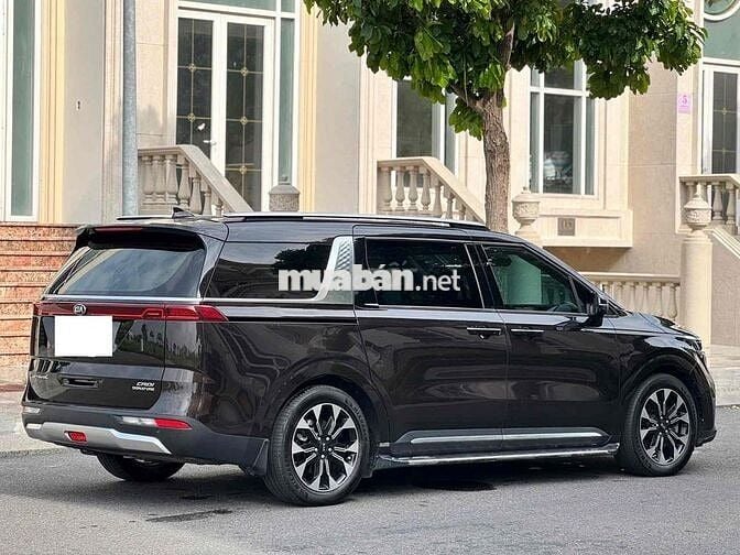 Kia Carnival Signature 2.2D 2021 Nâu 7 chỗ