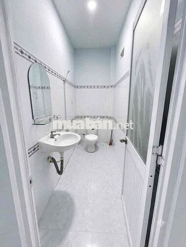 Nhà 1 lầu: 4x20m, 3 phòng ngủ hẻm xe hơi