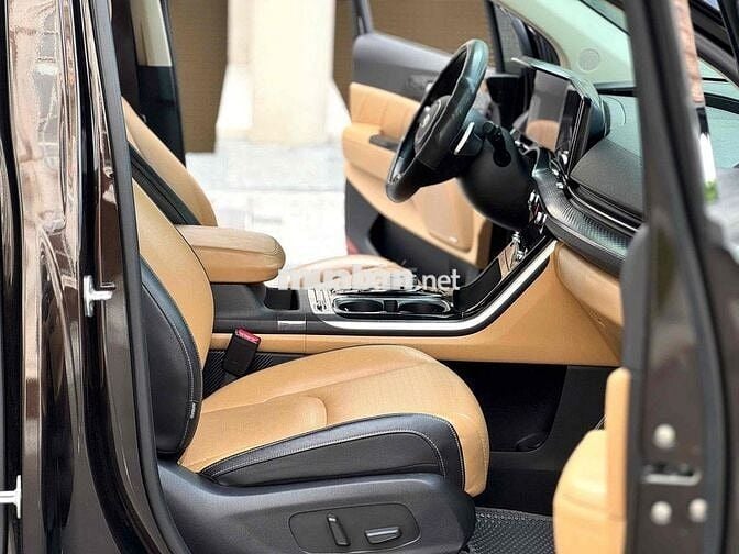 Kia Carnival Signature 2.2D 2021 Nâu 7 chỗ