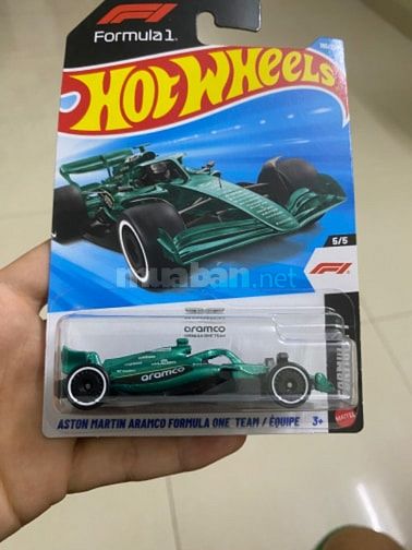 bán xe hotwheels ASTON MARTIN ARAMCO FORMULA ONE TEAM  như trong hình 