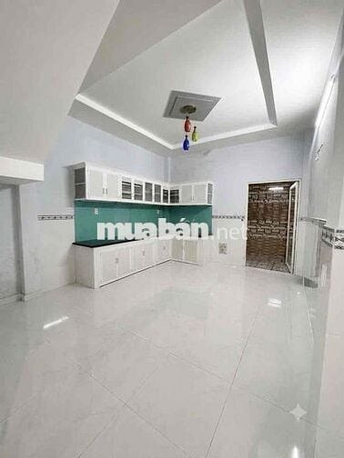 Nhà 1 lầu: 4x20m, 3 phòng ngủ hẻm xe hơi