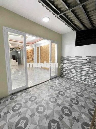 Nhà 1 lầu: 4x20m, 3 phòng ngủ hẻm xe hơi