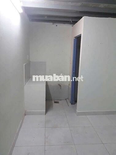 Cho thuê thuê phòng trọ mặt tiền hẻm ngã tư tư phú thuận phòng có gác 