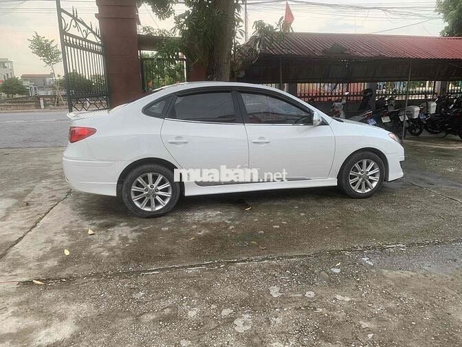 Hyundai Avante 2011 Số tự động Trắng
