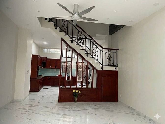 Cho thuê nhà nguyên căn mới đẹp làm Văn phòng Công ty – KDC Văn Lang 