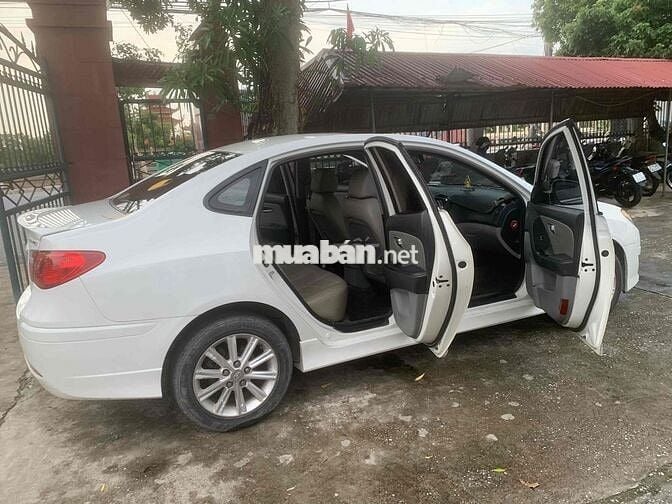 Hyundai Avante 2011 Số tự động Trắng
