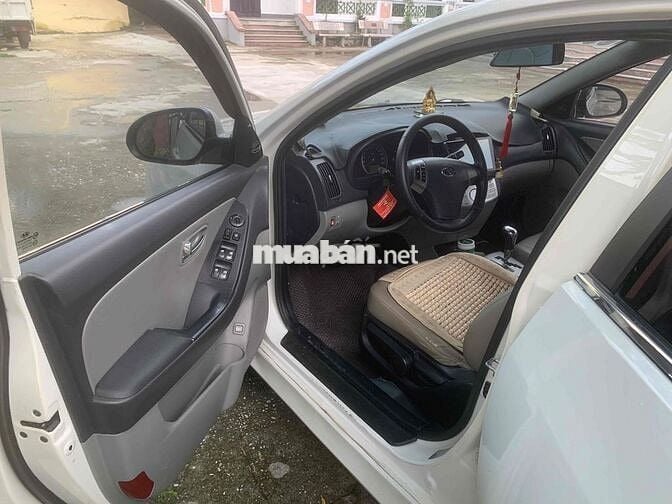 Hyundai Avante 2011 Số tự động Trắng