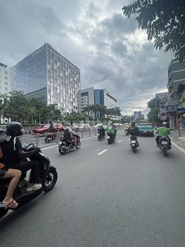 CHƯA TỚI 190 TRIỆU/M CÓ NHÀ MẶT TIỀN CỘNG HÒA,80 TRIỆU THÁNG,4 TẦNG