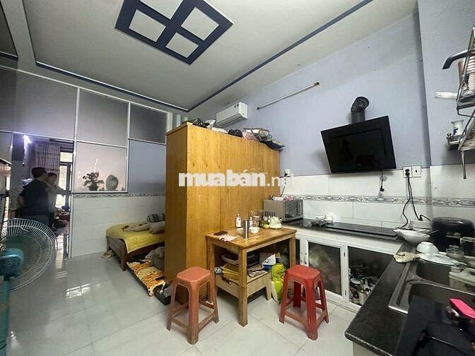 Bán nhà HXT 8m Phú Định - 71,4m² (4m x 17,89m) cách MT Phú Định 40m.