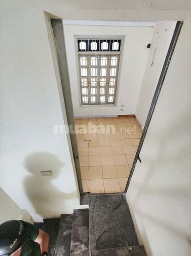Cho thuê nhà ngõ ô tô tránh phố Núi Trúc, 20m2, 4 tầng, tiện kinh doan