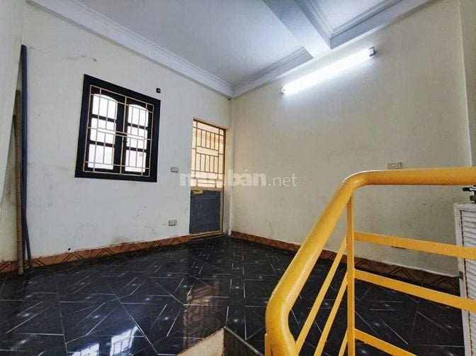 Cho thuê nhà ngõ ô tô tránh phố Núi Trúc, 20m2, 4 tầng, tiện kinh doan