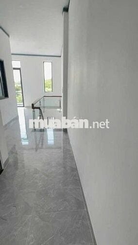 Bán nhà 1 trệt 1 lầu có sẵn hợp đồng thuê 2 năm ngay KCN Vsip2