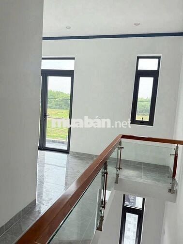 Bán nhà 1 trệt 1 lầu có sẵn hợp đồng thuê 2 năm ngay KCN Vsip2