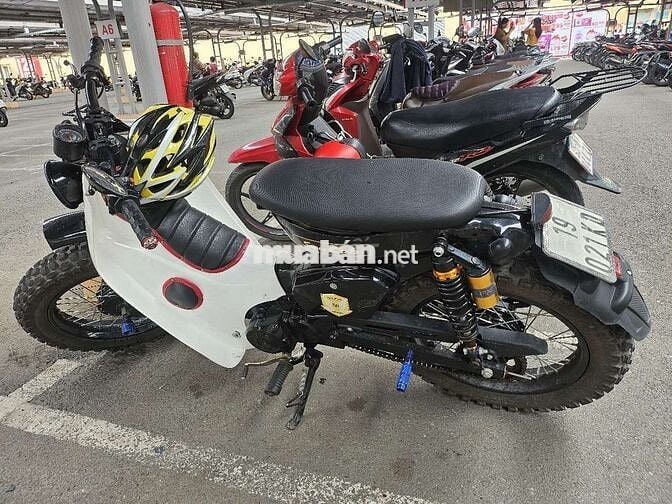 Honda Super Cub Trắng, Đen