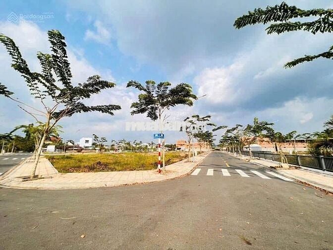 Bán gấp lô đất KDC ngay chợ Đại Phước 100m2 giá chỉ 1,879 tỷ bao thuế