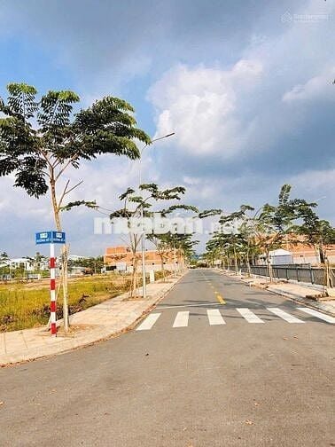 Bán gấp lô đất KDC ngay chợ Đại Phước 100m2 giá chỉ 1,879 tỷ bao thuế