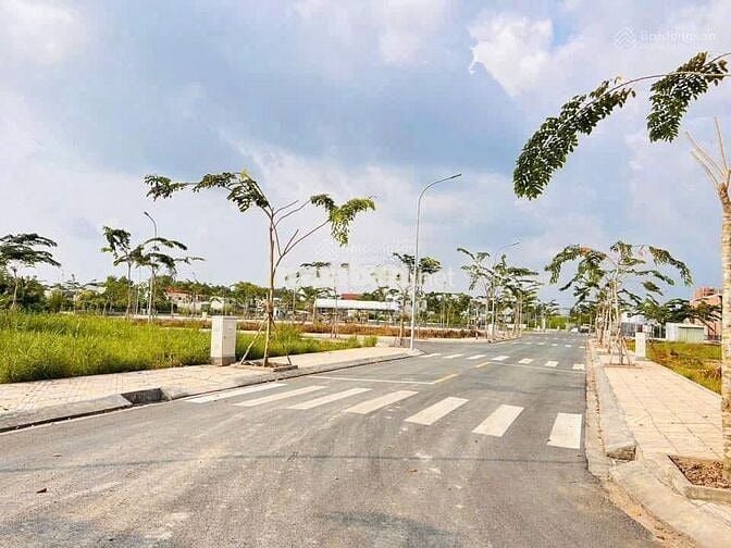 Bán gấp lô đất KDC ngay chợ Đại Phước 100m2 giá chỉ 1,879 tỷ bao thuế