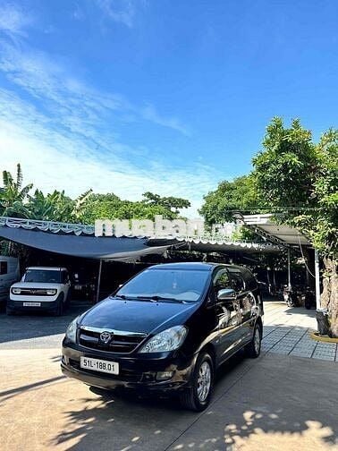 Toyota Innova 2.0G Số sàn màu Đen