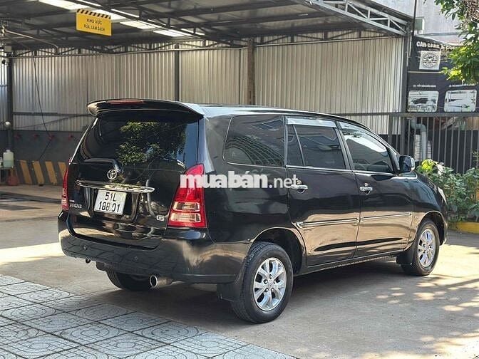 Toyota Innova 2.0G Số sàn màu Đen