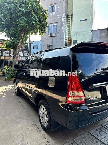 Toyota Innova 2.0G Số sàn màu Đen