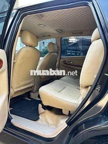 Toyota Innova 2.0G Số sàn màu Đen