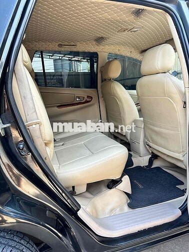 Toyota Innova 2.0G Số sàn màu Đen
